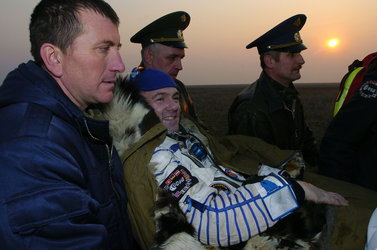 Andre Kuipers safely back on Earth