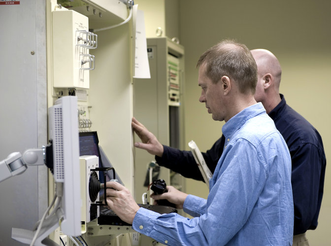Frank De Winne and André Kuipers during training with the Japanese robotic arm