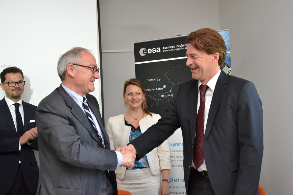 ESA DG Jean-Jacques Dordain with AZO CEO Thorsten Rudolph 